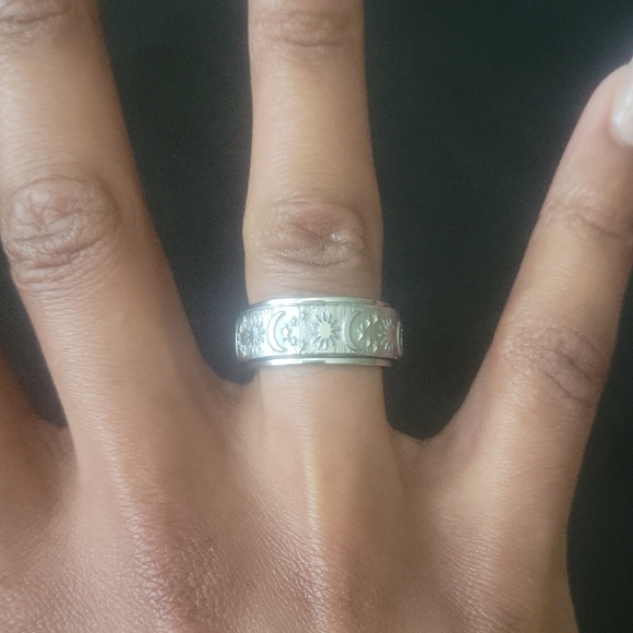 Silver Engraved Sun/Moon Fidget Ring - Picture 2 of 2